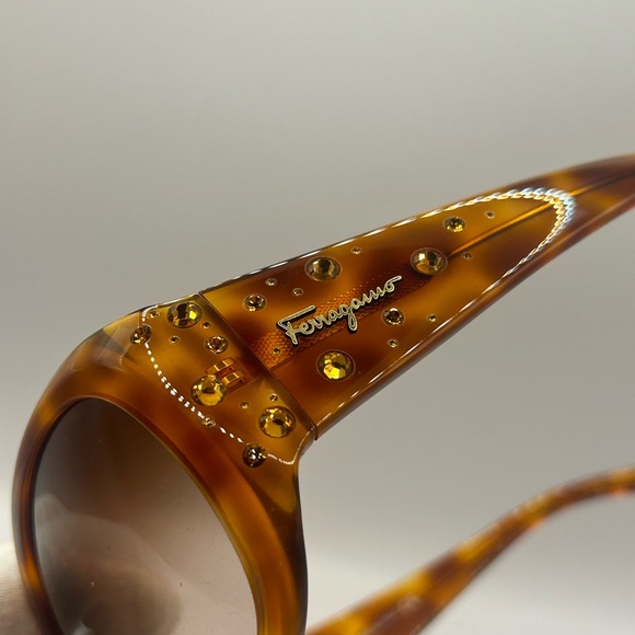 Salvatore Ferragamo Sunglasses 2147-B - Picture 4 of 8